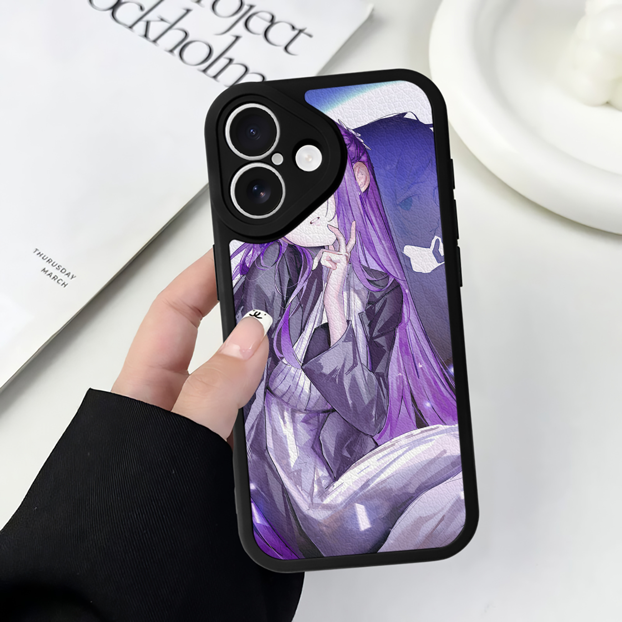 （画像用） 葬送のフリーレン Frieren 【iPhone 16シリーズ対応】シリコンスマホケース（レザー調） 材質：シリコン
